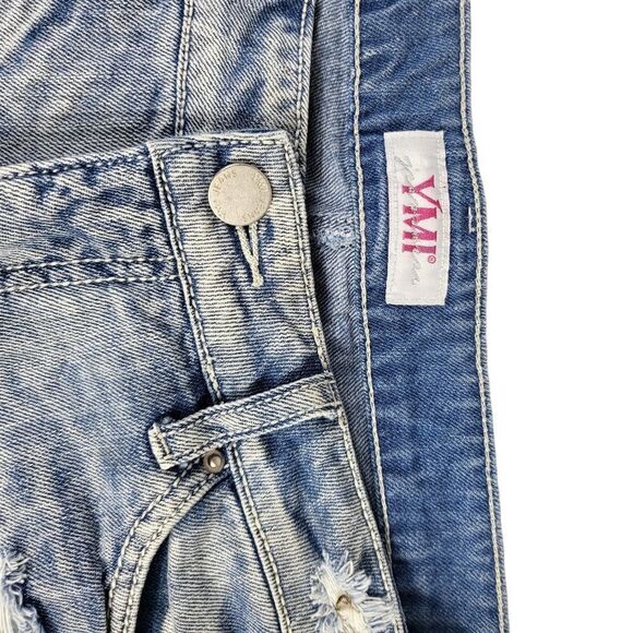 YMI Wanna Betta Butt Low-Rise Distressed Frayed Hem Denim Shorts Size 11 - Picture 5 of 7